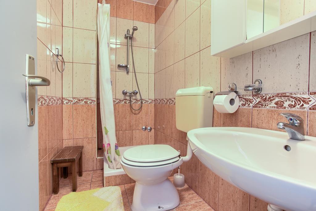 Apartments Vlatko クルク エクステリア 写真