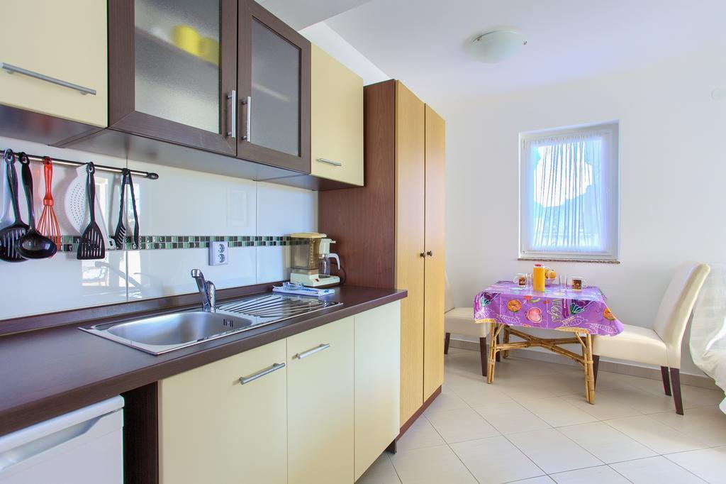 Apartments Vlatko クルク エクステリア 写真