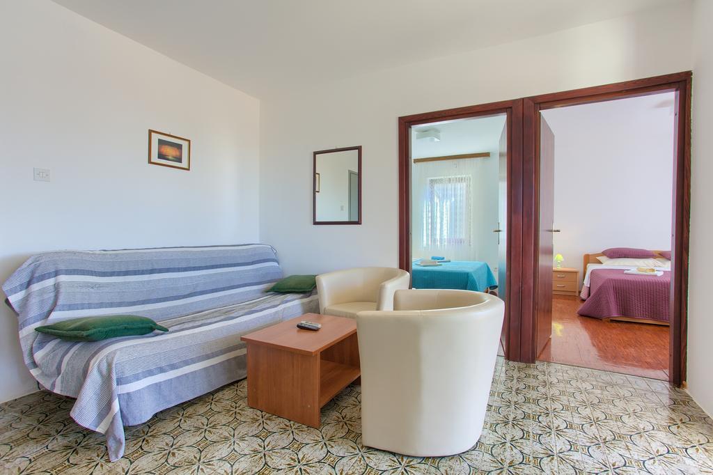 Apartments Vlatko クルク エクステリア 写真