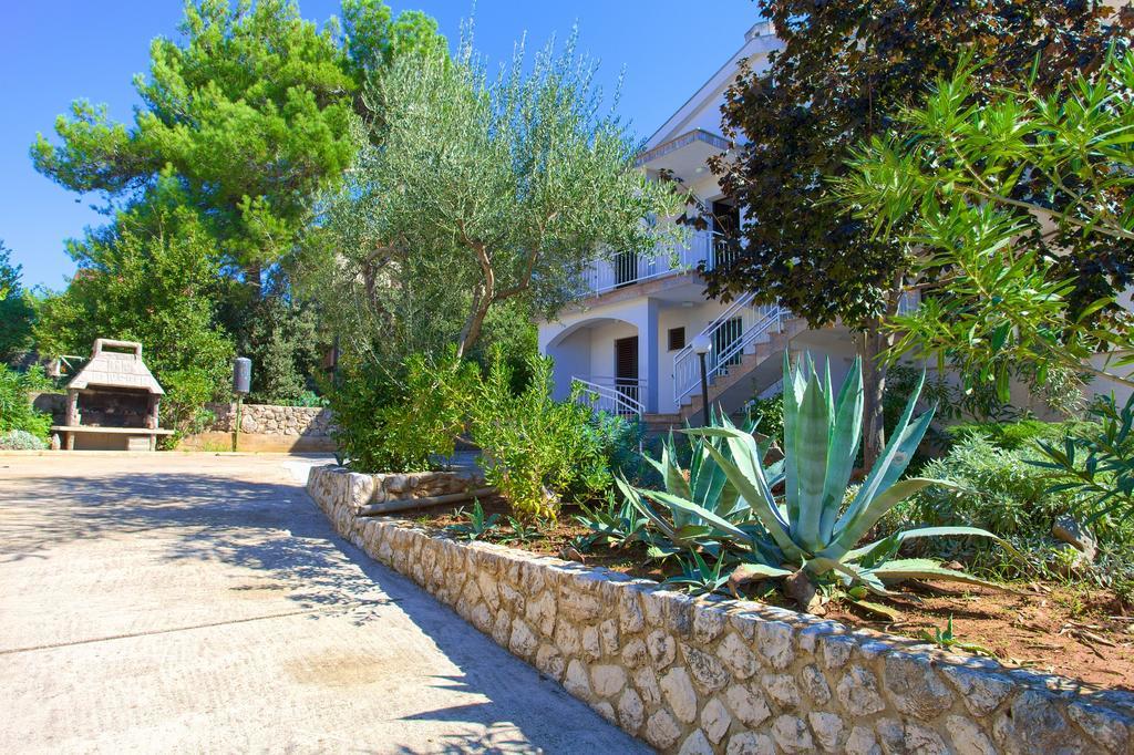Apartments Vlatko クルク エクステリア 写真
