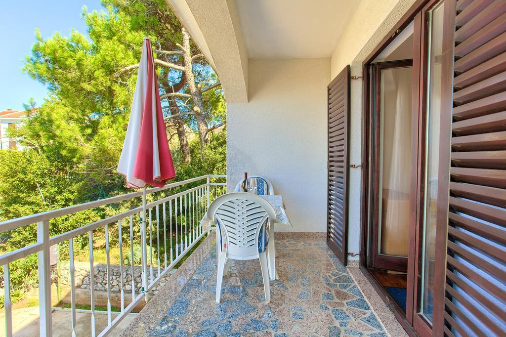 Apartments Vlatko クルク エクステリア 写真