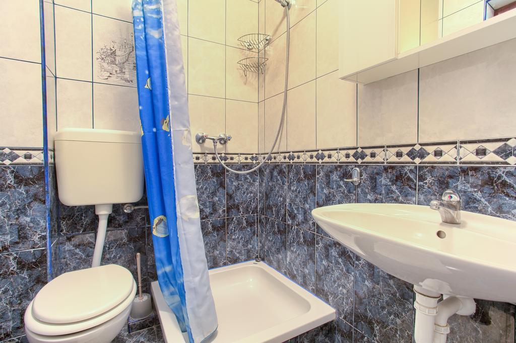 Apartments Vlatko クルク エクステリア 写真