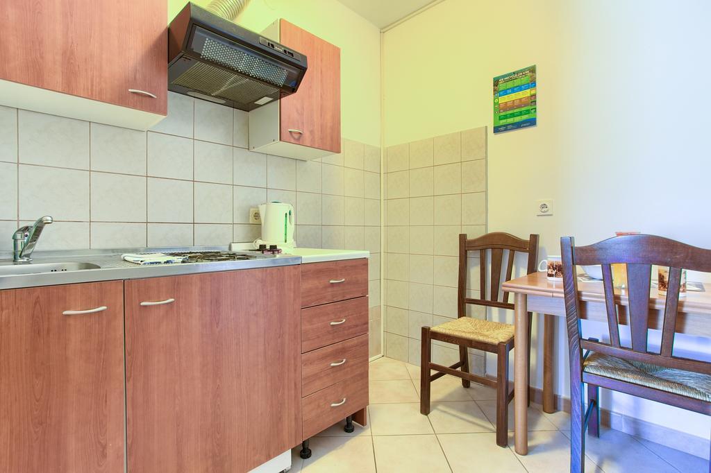 Apartments Vlatko クルク エクステリア 写真
