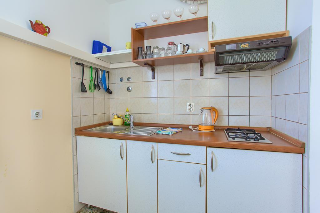 Apartments Vlatko クルク エクステリア 写真